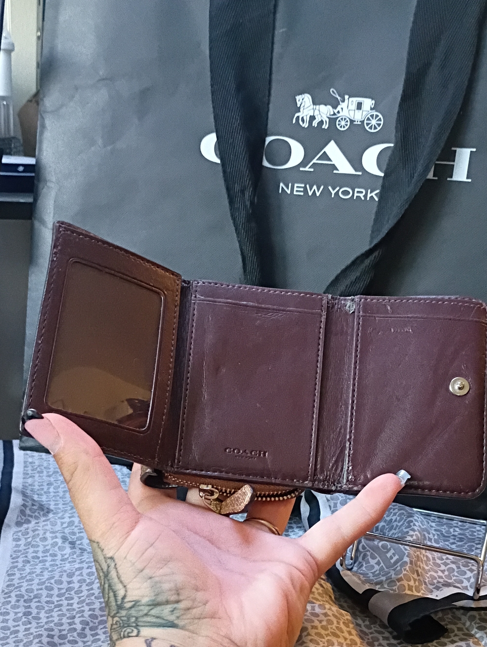 Coach Signature Wallet - Picture 9 of 13